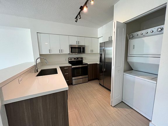 3rd image of 3880 NE 6th Ave