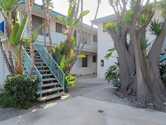 3rd image of 3749 Clarington Ave #108
