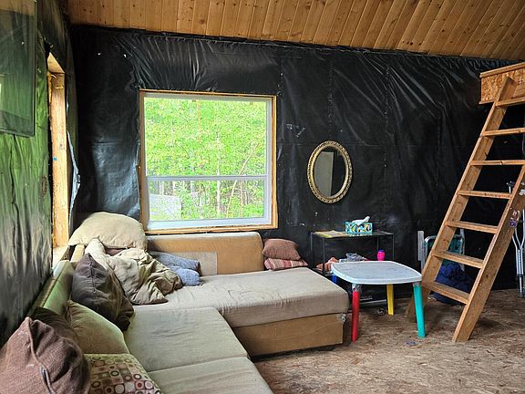 3rd image of 15736 W Eds Ln