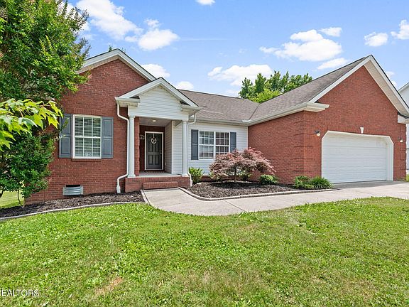 2nd image of 830 Colonial Estates Way