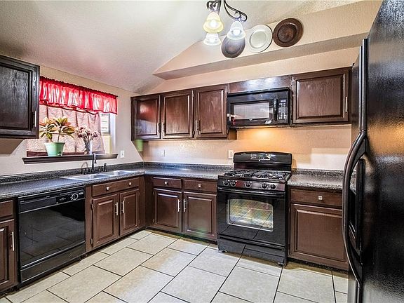 4th image of 11177 Childress Ave