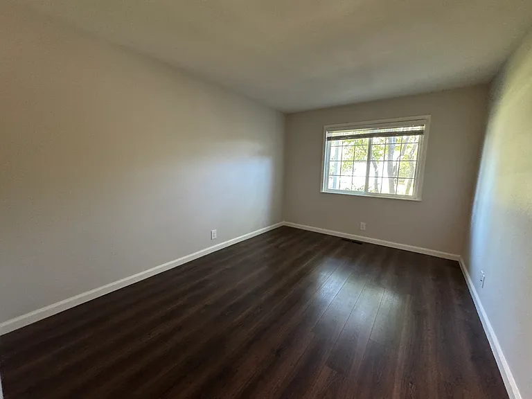 2135 Minto Dr — Photo 9