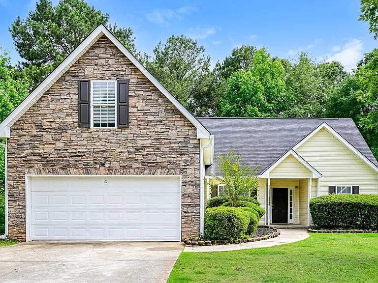 330 Fieldstone Ln — Photo 1