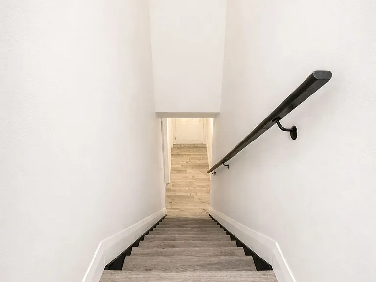 21 Parkside Cres #B — Photo 2
