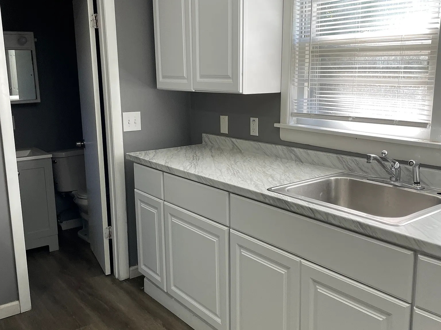3 bed, 1.0 bath, 3185 sqft, $2,000 — Photo 3