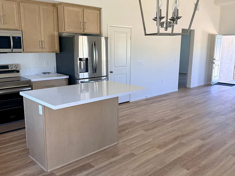 11702 Sebastian Rd — Photo 29