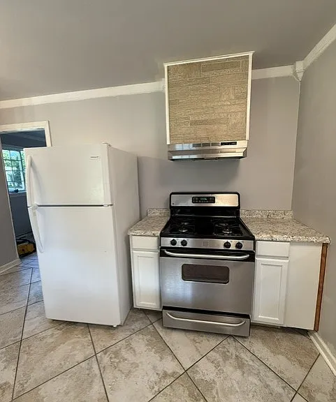 1702 Oriole St — Photo 5