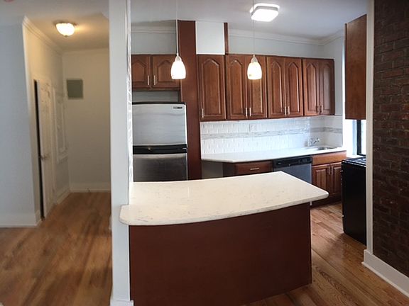 3rd image of 2178 35th St #4B