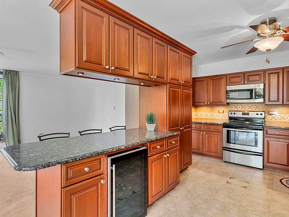 4th image of 111 Acacia Dr APT 109