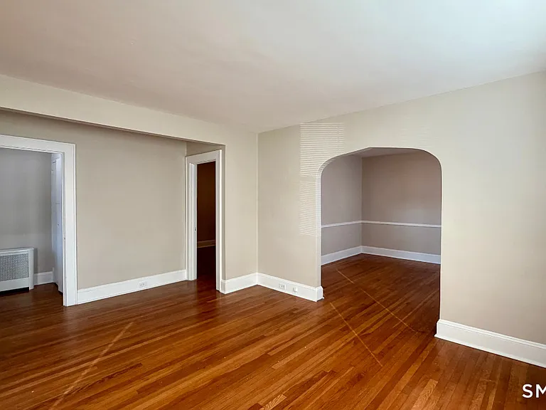 77 Astoria Ave — Photo 3