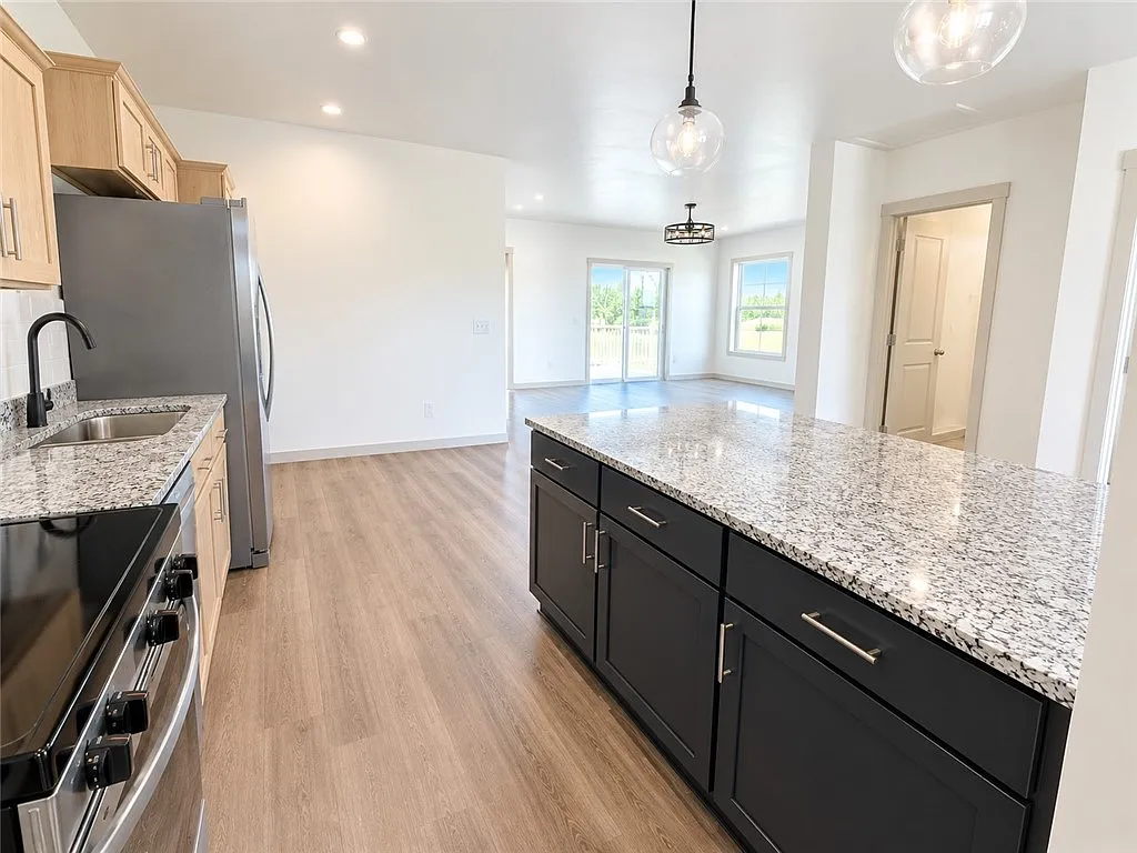 2 bed, 2.0 bath, 1100 sqft, $2,795 — Photo 3