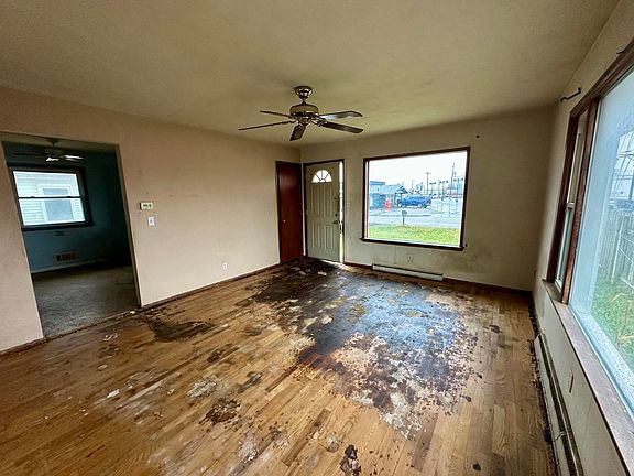 5th image of 163 Vanderveen Ave
