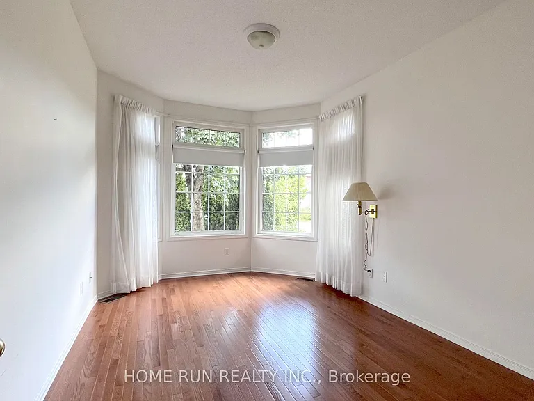 302 Wisteria Cres — Photo 6