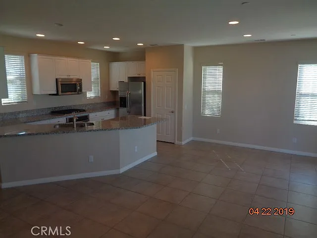 3 bed, 2.5 bath, 1649 sqft, $2,700 — Photo 3