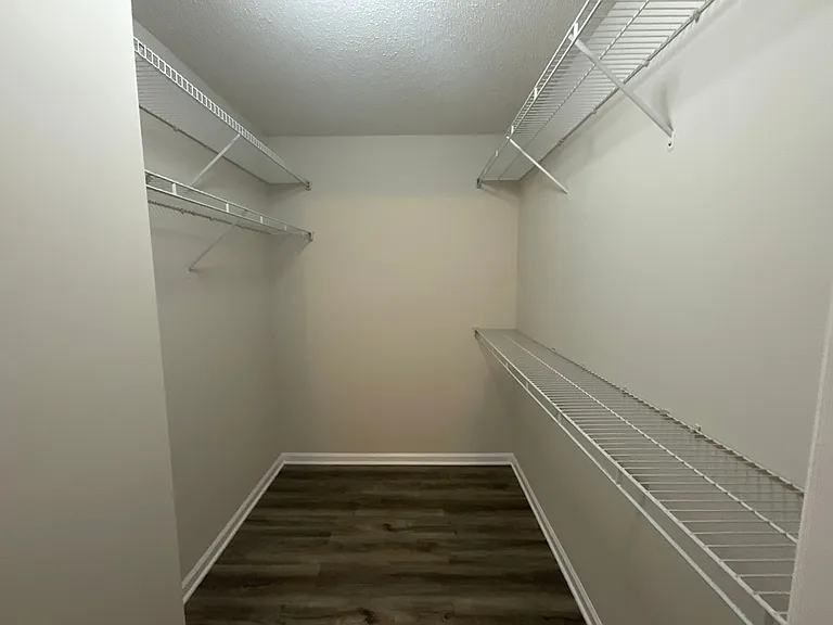 Meridian Park Apartments — Photo 262