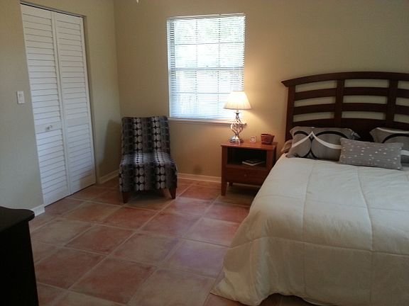 4th image of 2404 Lake Shore Dr