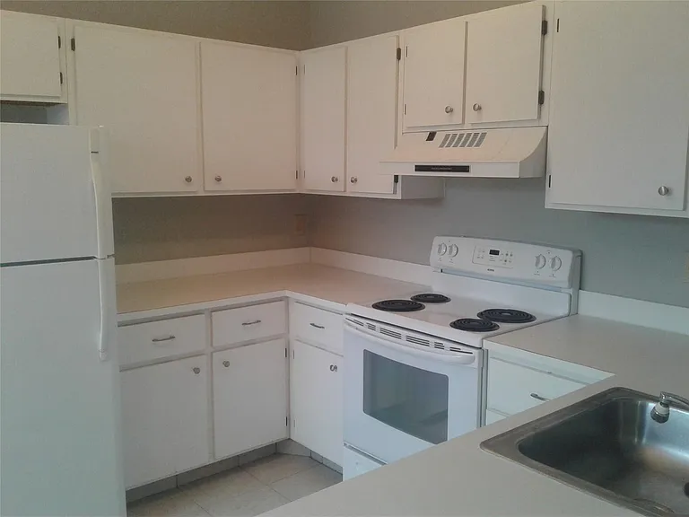 11969 NW 11th St #11969 — Photo 3