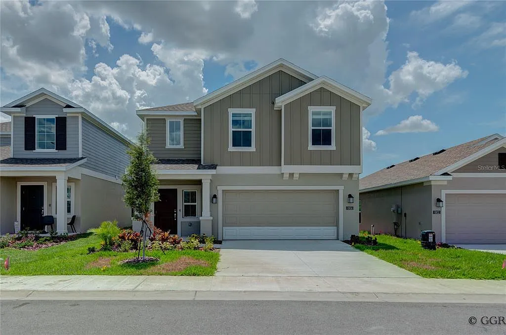 4 bed, 2.5 bath, 1907 sqft, $2,350 — Photo 1
