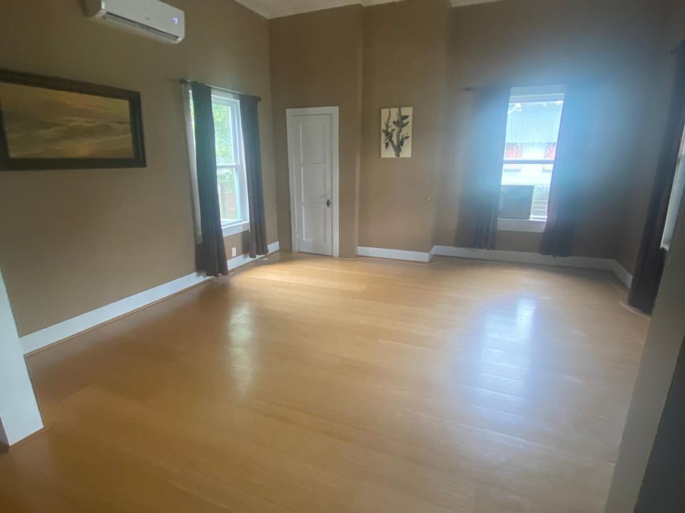 1st image of 1224 E Yonge St #B
