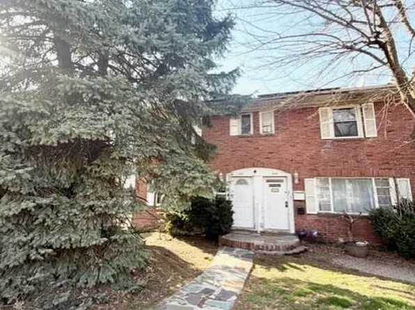 1051 Victory Blvd, Staten Island, NY 10301