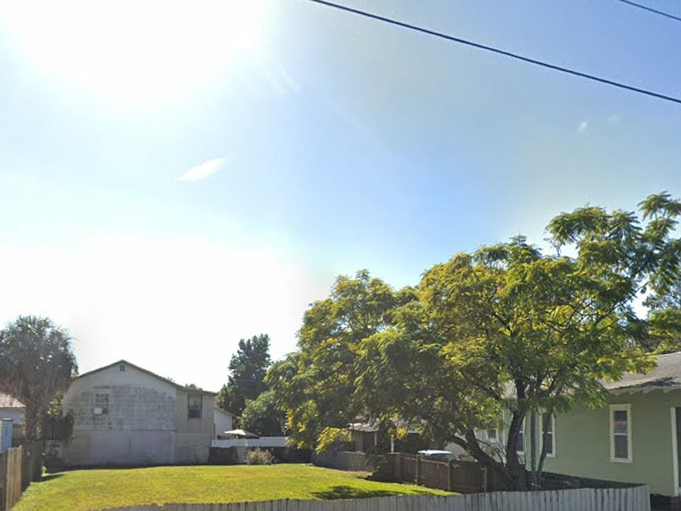 2nd image of 2219 E Stuart St