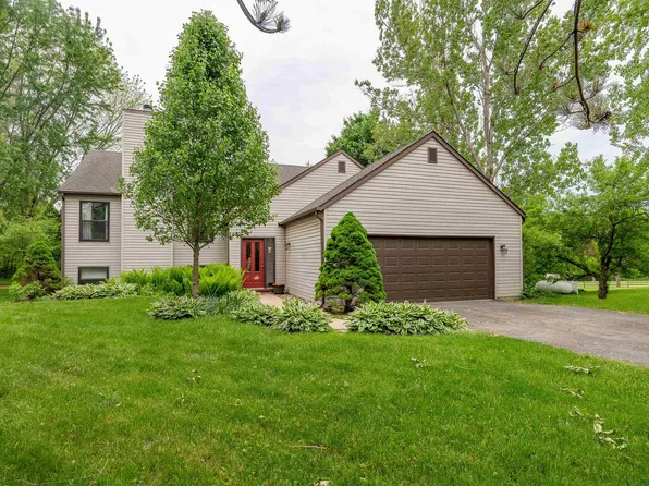 2995 N Silver Ridge Dr, Oregon, IL 61061