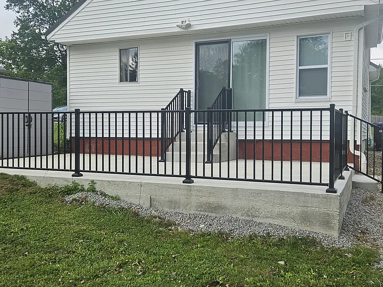 1552 Jefferson Ave — Photo 3