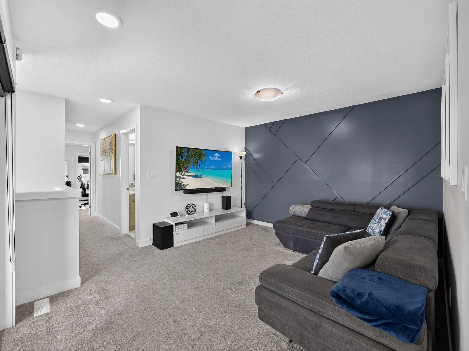 Modern 3 Bedroom | 2.5 Bathroom Main Floor with Double Garage — Photo 2