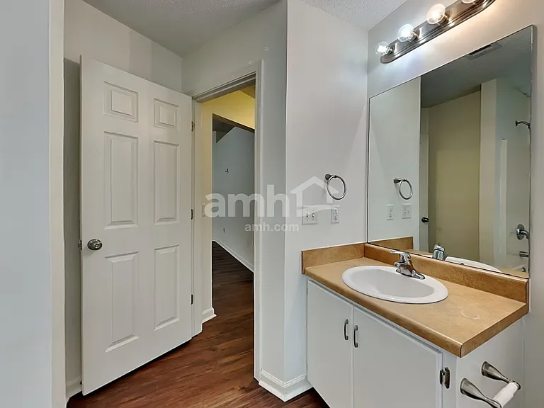 20 Carlisle Ln — Photo 15
