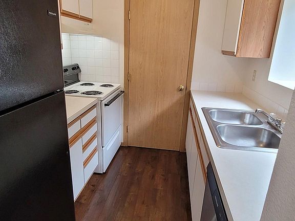 4th image of 8511 Locust Ave E #2