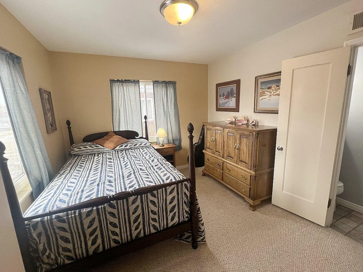 Main rental bedroom (west) - 3000 N Monroe St