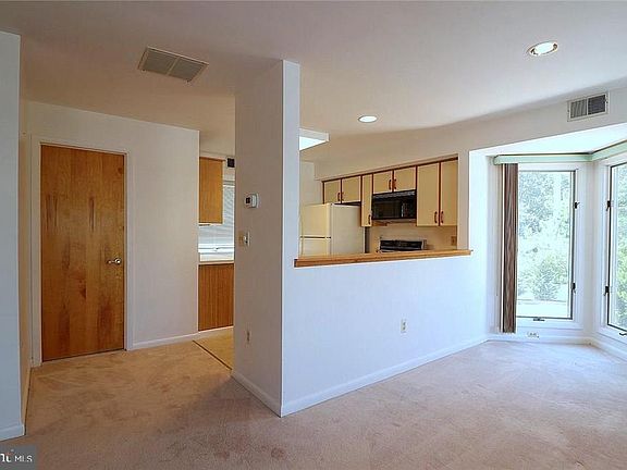 3rd image of 29 Grand Bay Hbr
