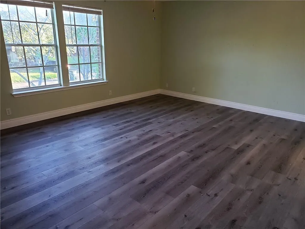 3 bed, 2.5 bath, 2443 sqft, $2,395 — Photo 4