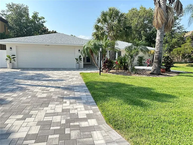1723 Stanford Ln — Photo 48
