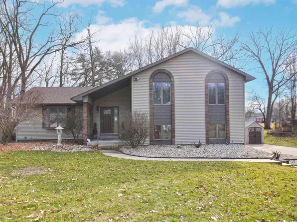 11044 River Oaks Ln E, Osceola, IN 46561