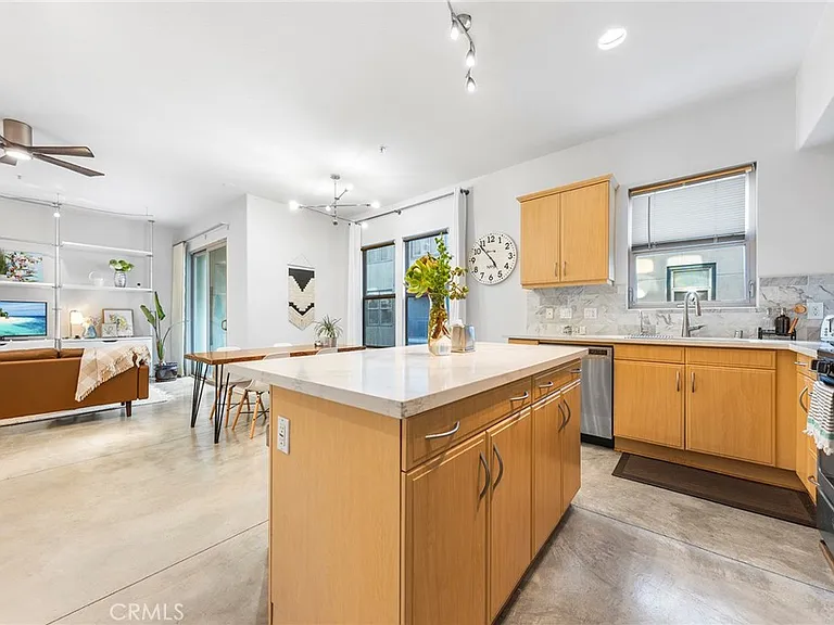 210 N Spurgeon St — Photo 36