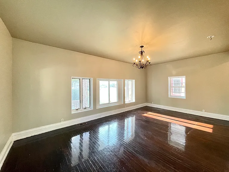 3921 Troost Ave — Photo 2