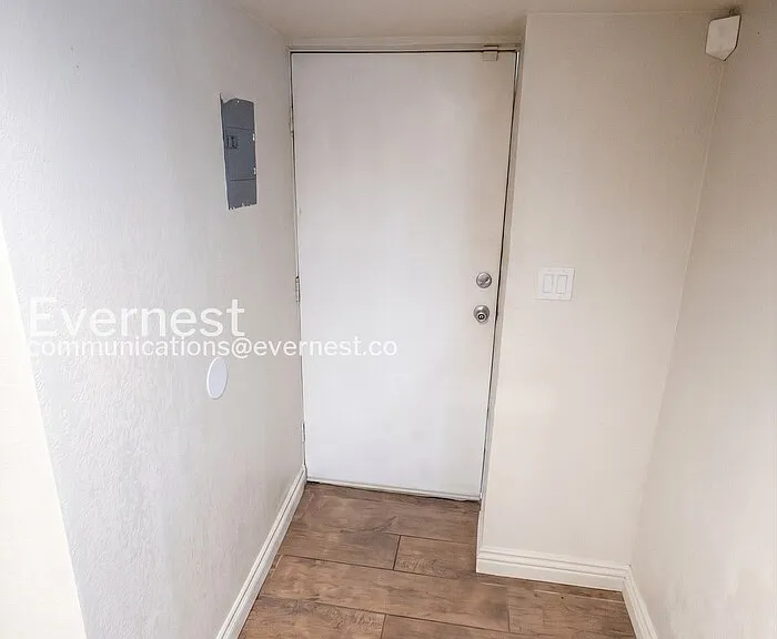 5015 Melrose Ave #C — Photo 9