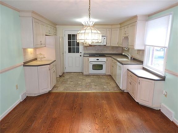 5th image of 3807 Newton Ct