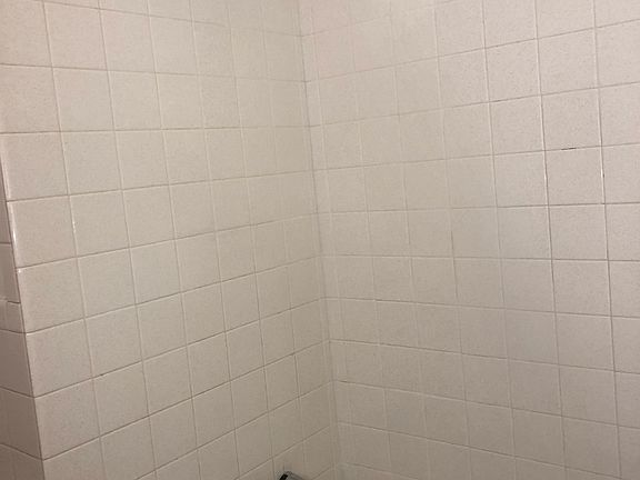 3rd image of 213 Hudson St