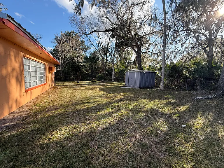 520 Sandra Ave — Photo 16