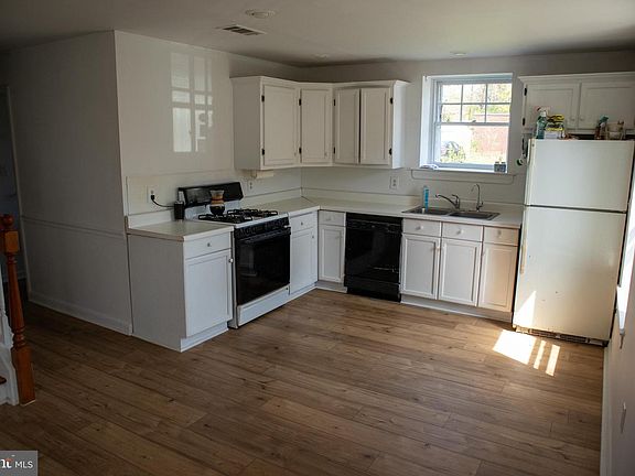 4th image of 2129R Spring St