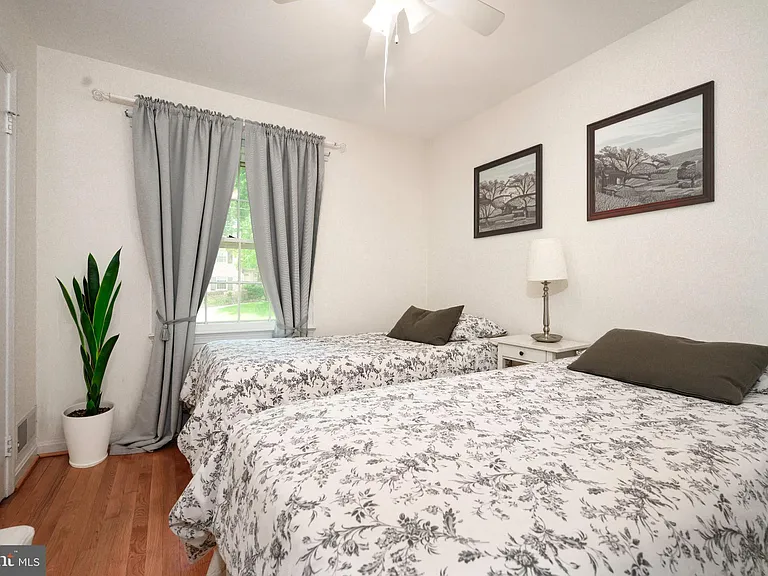 11708 Magruder Ln — Photo 14