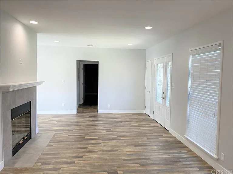 6824 Tobias Ave — Photo 3