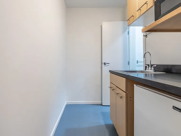 2418 Ballard Apartments — Photo 22