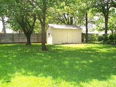 4th image of 2023 Greenbriar Dr