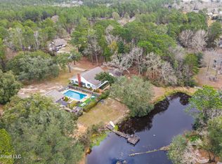 1921 Kingslea Dr, Gautier, MS 39553