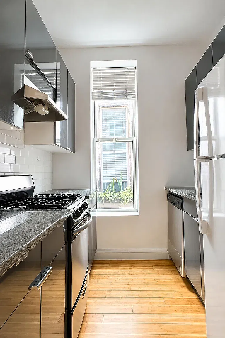 225 East 14th Street — Photo 4