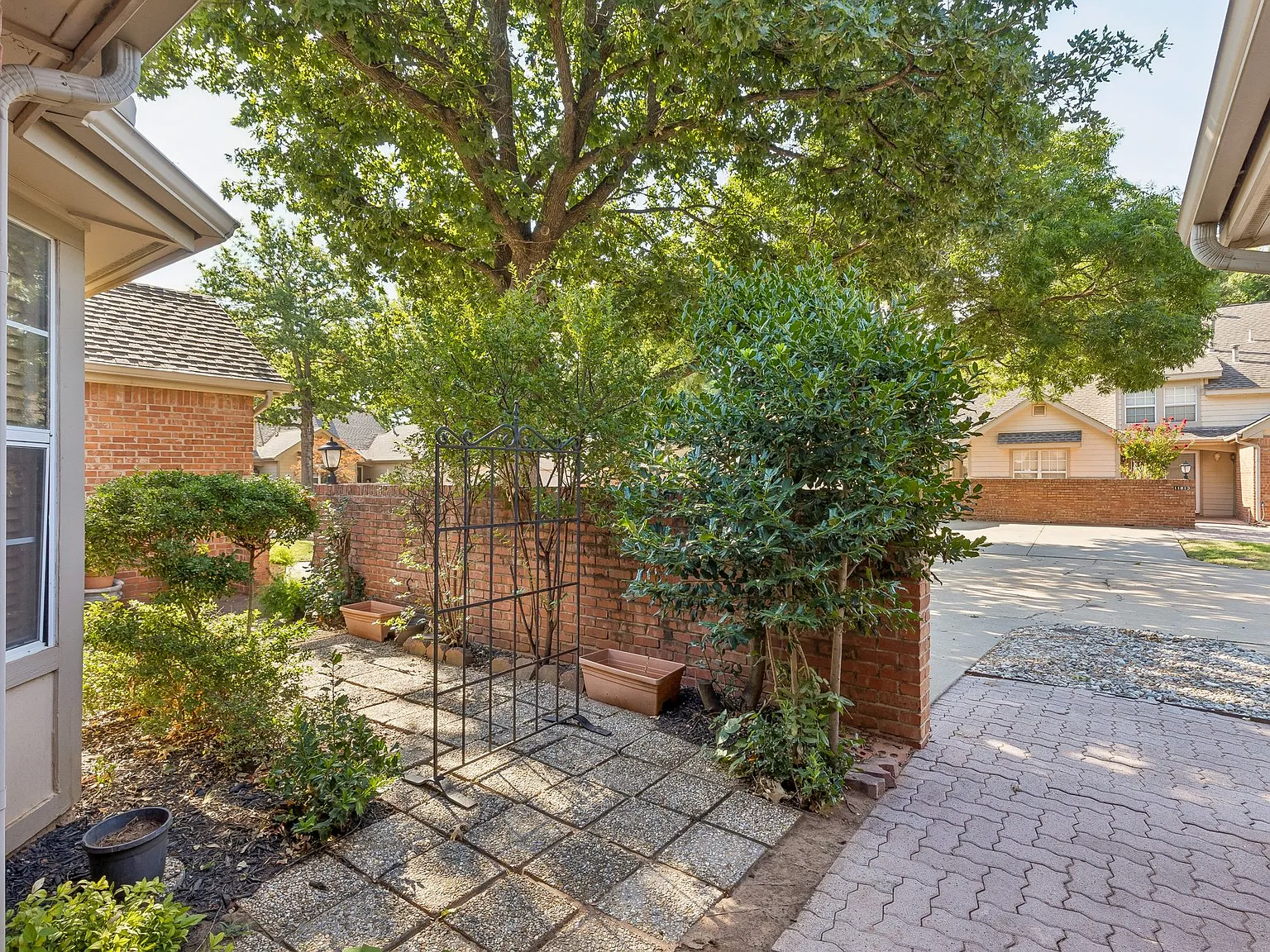 2 bed, 2.5 bath, 1601 sqft, $1,675 — Photo 4
