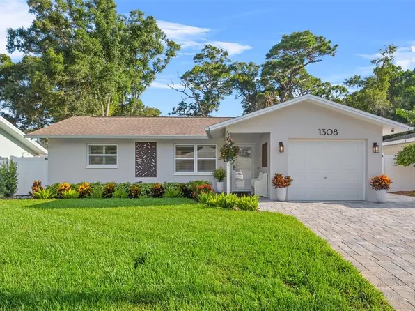 1308 5th Ter NW, Largo, FL 33770